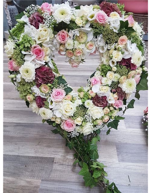 Trauerherz Nr.4 mit Ständer Trauerherz Nr.4 mit Ständer