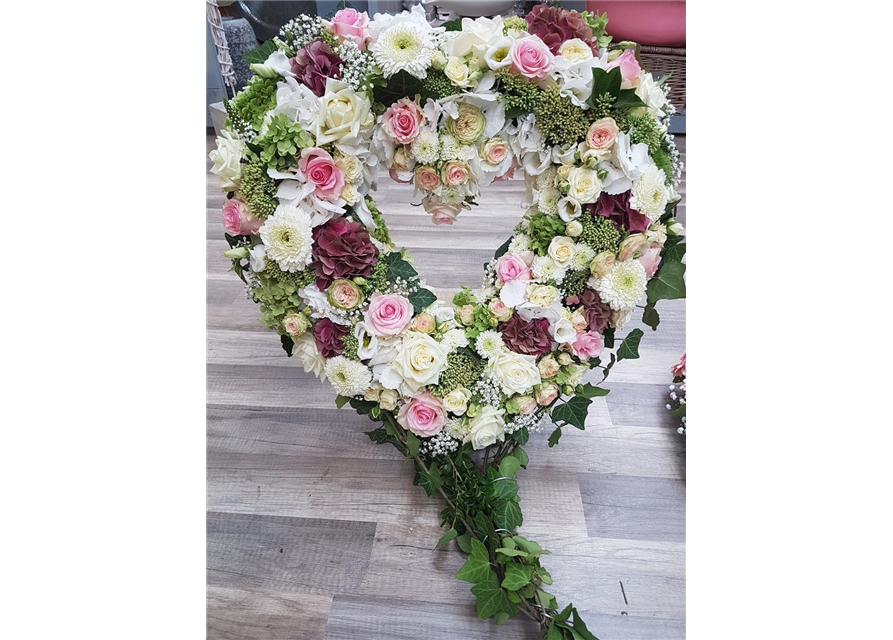 Trauerherz Nr.4 mit Ständer Trauerherz Nr.4 mit Ständer