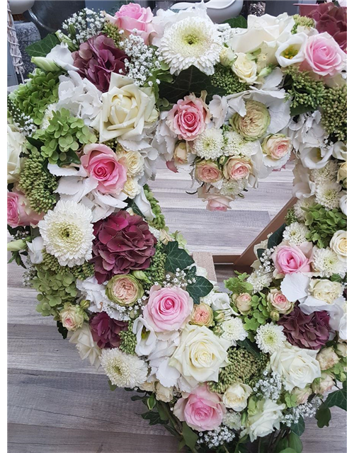 Trauerherz Nr.4 mit Ständer Trauerherz Nr.4 mit Ständer