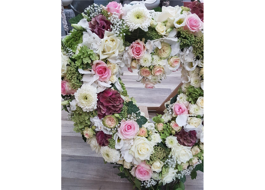 Trauerherz Nr.4 mit Ständer Trauerherz Nr.4 mit Ständer