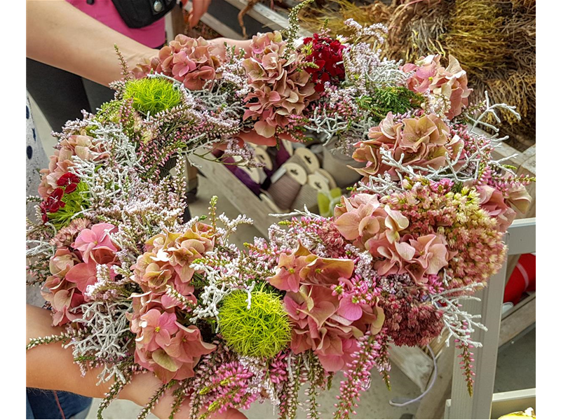 Workshop: Herbstkränze mit Hortensien, Heide und anderen, herbstliche Materialien 