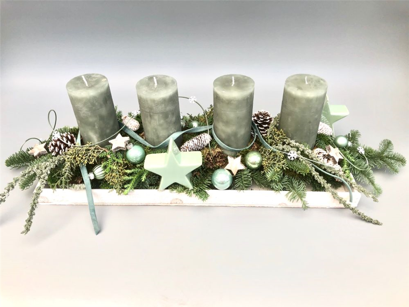 Adventsgesteck Mintgrün auf Tablett 60x20x30cm
